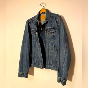 GAP Men’s Denim Medium Wash Blue Jean Trucker Jacket NWOT Size M Classic Style